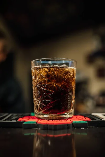 Ein Vertikaler Schuss Americano Cocktail — Stockfoto