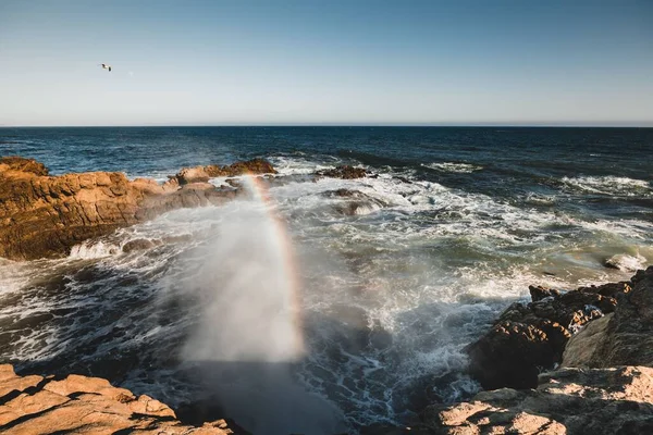 Een Prachtig Zeegezicht Met Kliffen Een Regenboog Malibu California — Stockfoto
