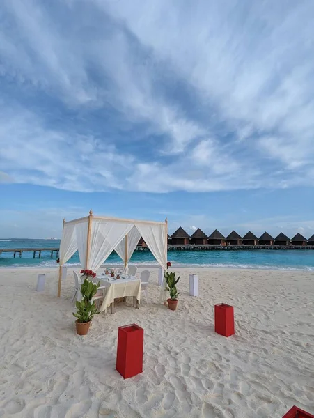 Una Vista Panoramica Della Bellissima Spiaggia Delle Maldive Sotto Cielo — Foto Stock