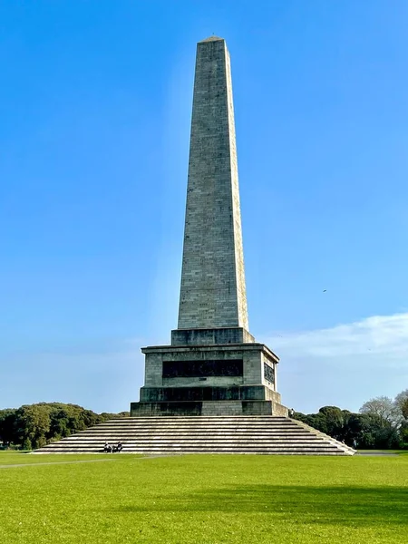 爱尔兰都柏林凤凰公园内的一座纪念碑 — 图库照片
