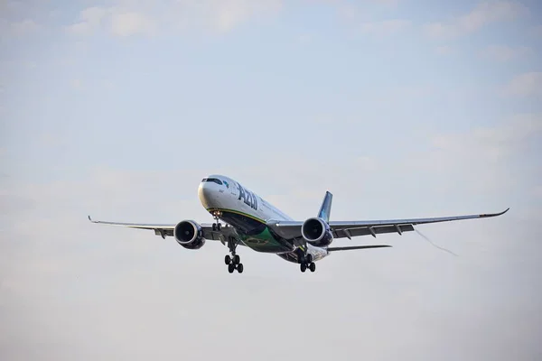 Low Angle Shot Airbus A330 941 Plane Azul Linhas Aereas — Stock Photo, Image