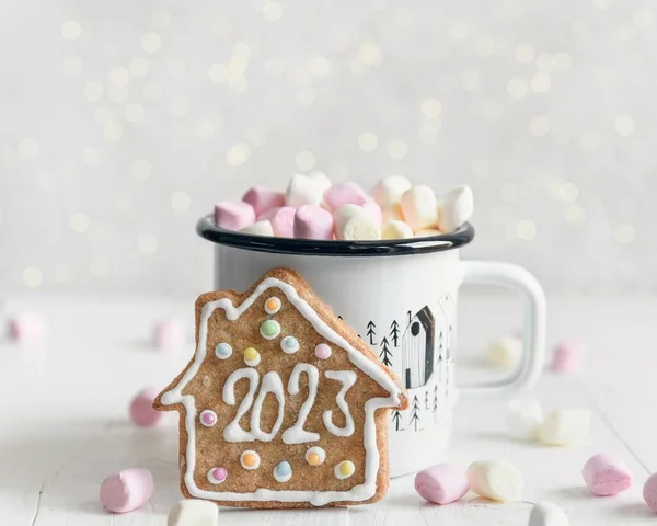 Mug Hot Chocolate Marshmallows Cookie Number 2023 Bokeh Lights Backdrop — Stock Photo, Image