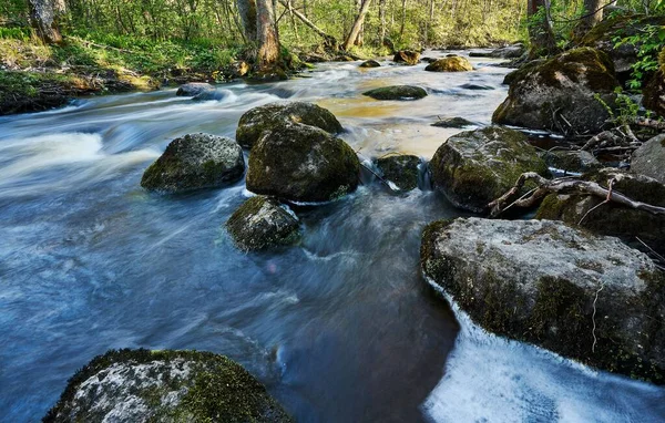Flusso Luminoso Acqua Sopra Rocce — Foto Stock