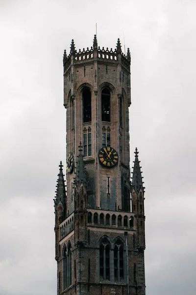 Zdjęcie Pionowe Dzwonnicy Brugii Brugii Belgia Pochmurny Dzień — Zdjęcie stockowe