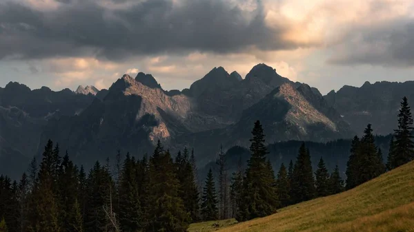 Montagne Des Hautes Tatras Tatry Wysokie Avec Ciel Nuageux — Photo