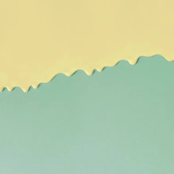 Una Texture Pittura Olio Giallo Gocciolante Tela Verde Pastello Sfondo — Foto Stock