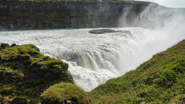 Malowniczy Widok Wodospad Gullfoss Jego Zieleń Słoneczny Dzień Islandii — Zdjęcie stockowe