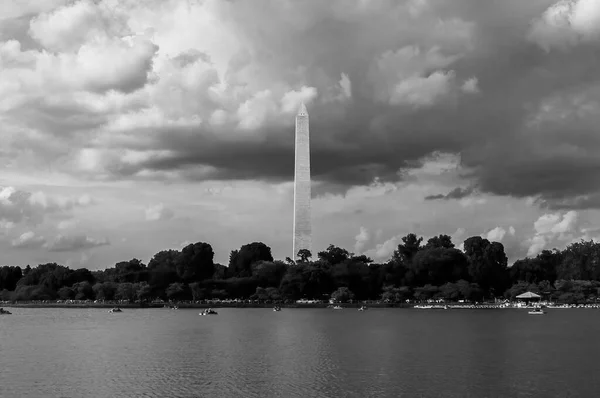 Una Vista Panorámica Escala Grises Del Monumento Washington Contra Cielo —  Fotos de Stock