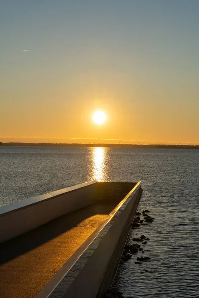 Vertical View Pier Sea Bright Sun Shining Horizon Sunset — Stock Photo, Image