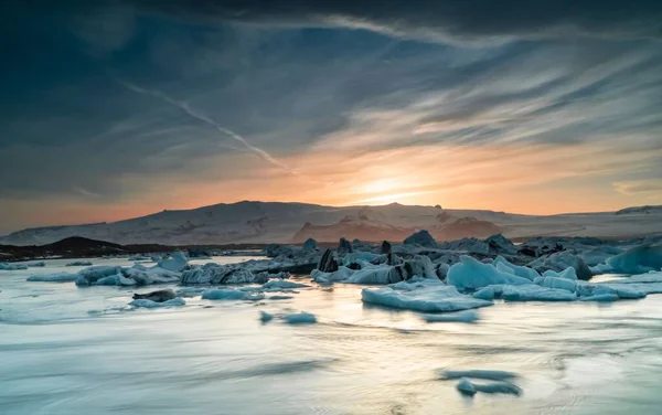 Een Gletsjerlagune Ijsland Bij Zonsondergang — Stockfoto