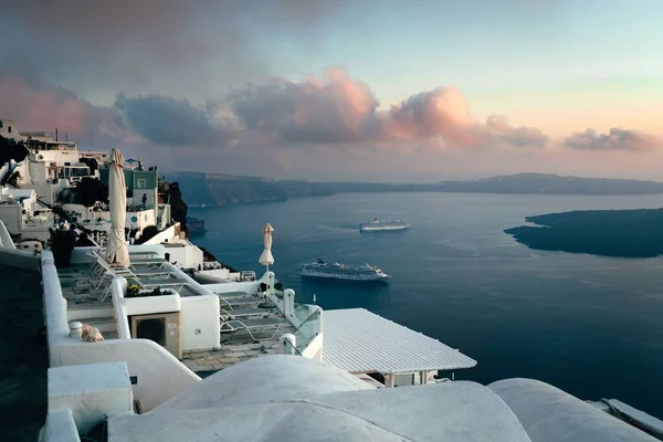 Vacker Utsikt Över Berömda Santorini Med Sina Vita Byggnader Vacker — Stockfoto
