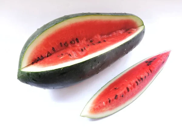 西瓜是一种甜而新鲜的低卡路里夏季小吃 它提供水分和必要的营养物质 包括维生素 矿物质等 — 图库照片