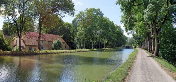 Caminho Reboque Treelined Antigo Longo Canal Borgonha Vandenesse Auxois França — Fotografia de Stock