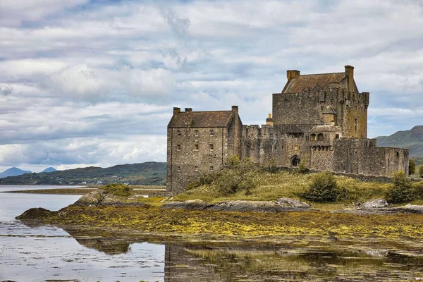 Antigo Castelo Eilean Donan Nas Terras Altas Escócia Numa Pequena — Fotografia de Stock