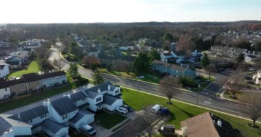 Bordentown New Jersey gayrimenkullerinin insansız hava aracı çekimi. Dostum. Evler. Kasaba evleri