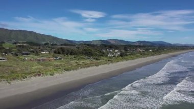 Yeni Zelanda 'daki Kapiti Sahili' nin 180 derece tavası.