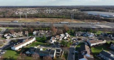 Bordentown New Jersey gayrimenkullerinin insansız hava aracı çekimi. Dostum. Evler. Kasaba evleri