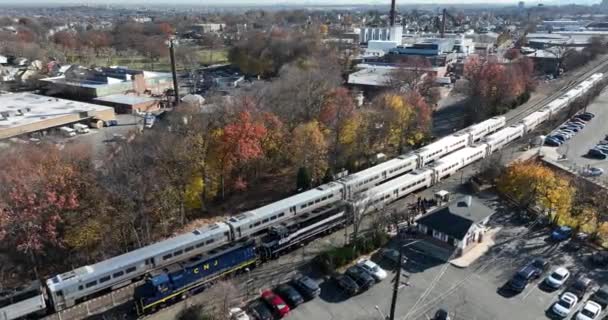 Trenin Havadan Görüntüsü Clifton City Nin Demiryollarında Kesişiyor — Stok video
