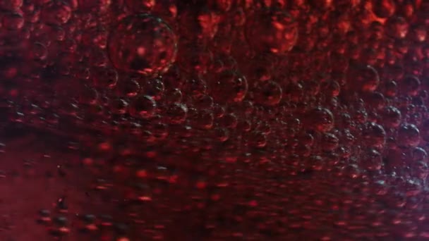 Zpomalený Pohyb Červených Bublin Různých Světelných Podmínkách — Stock video