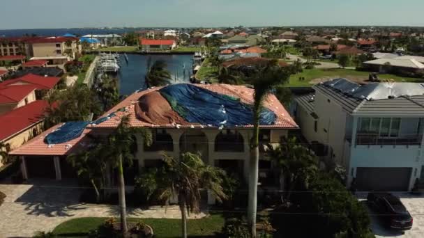Punta Gorda Florida Daki Ian Kasırgasından Sonra Binaların Üstündeki Çatı — Stok video