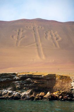 Paracas Candelabra, Paracas yarımadasının kuzey kıyısındaki ünlü bir geoglif..