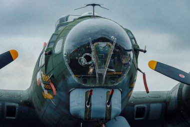 B-17G uçan kale savaşçılarının burnuna yakın çekim..
