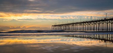 Carolina Sahili İskelesi Manzaralı gün doğumuna karşı