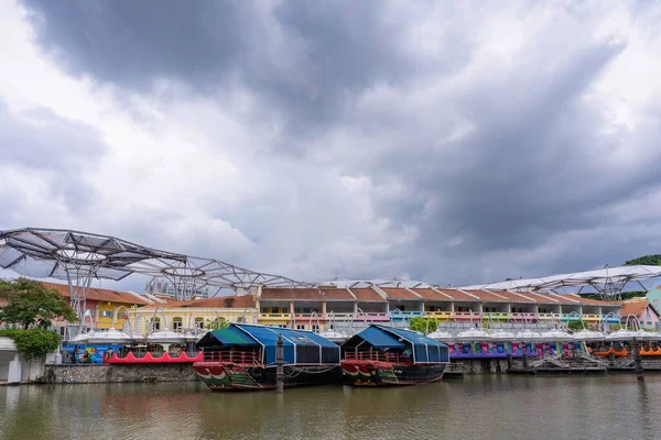 シンガポールのクラーク キーのカラフルな家やボート — ストック写真