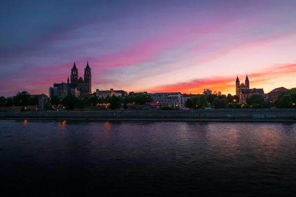 德国的Elbe河和Magdeburg大教堂日落美景 — 图库照片