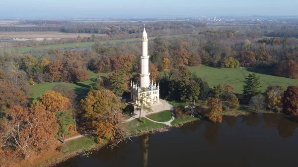 捷克共和国Minaret和Lednice城堡公园的空中景观 教科文组织 — 图库照片