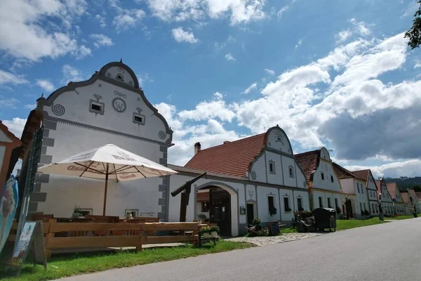 Dobrze Zachowane Średniowieczne Ceglane Gospodarstwa Rolne Holasovice Światowego Dziedzictwa Unesco — Zdjęcie stockowe