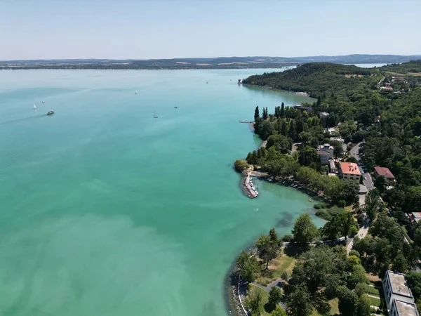 Αεροφωτογραφία Του Παλιού Χωριού Και Της Λίμνης Μπάλατον Στην Ουγγαρία — Φωτογραφία Αρχείου