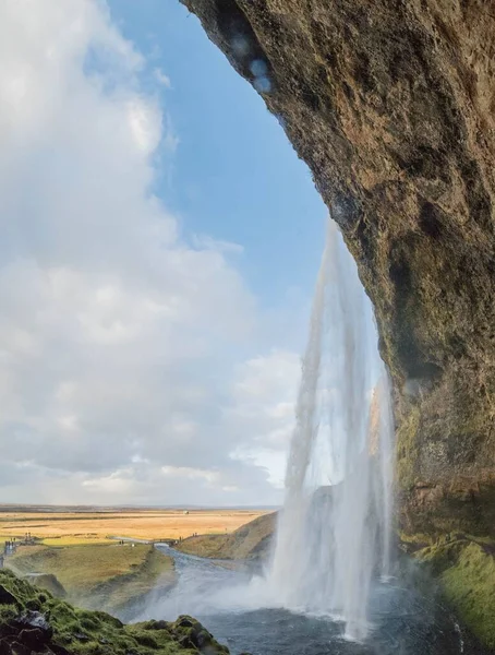 Uma Cachoeira Fluindo Rochas — Fotografia de Stock