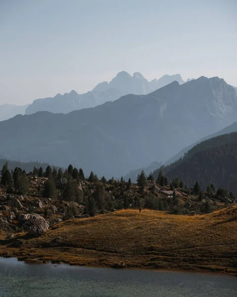 Μια Γραφική Θέα Των Βραχωδών Βουνών Δολομίτη Στην Ύπαιθρο Της — Φωτογραφία Αρχείου