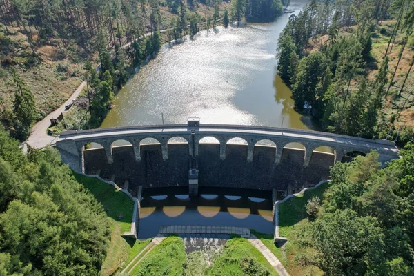 Widok Powietrza Kamiennej Tamy Łukowym Mostem Zbiornika Wodnego Sedlice Przez — Zdjęcie stockowe