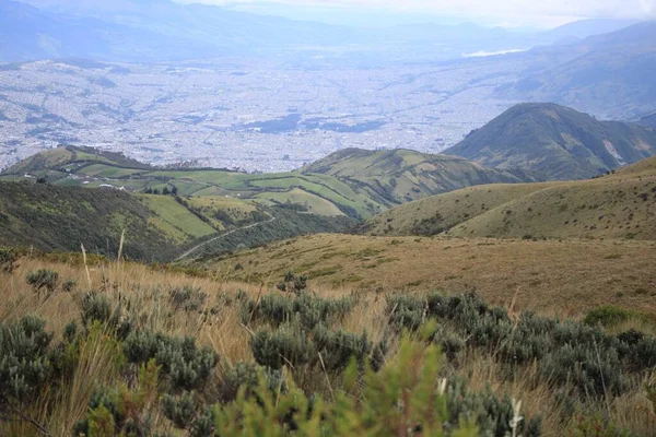 Ein Malerischer Blick Auf Grüne Hügel Einem Tal Außerhalb Von — Stockfoto