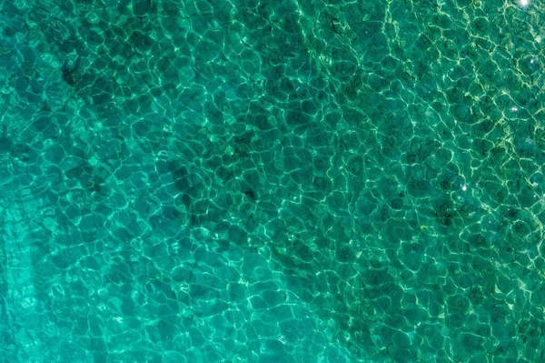 Gros Plan Eau Turquoise Claire Étincelante Fond Surface — Photo