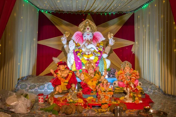 Hermoso Primer Plano Del Ídolo Del Señor Ganesha Mandal Mumbai —  Fotos de Stock