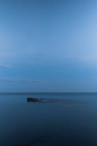 Ein Vertikaler Blick Auf Das Meer — Stockfoto