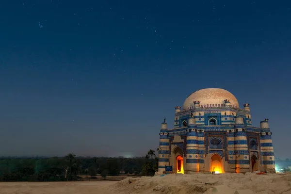 Túmulo Javindi Bibi Santuário Uch Paquistão Contra Céu Estrelado Noite — Fotografia de Stock