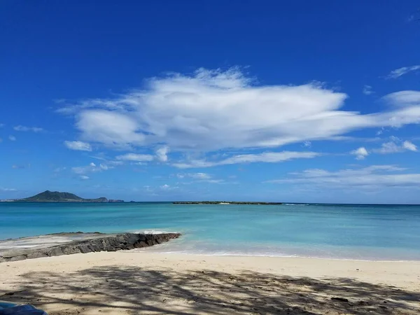 Vista Playa Hawai Claro Cielo Iluminado Por Sol Fondo — Foto de Stock