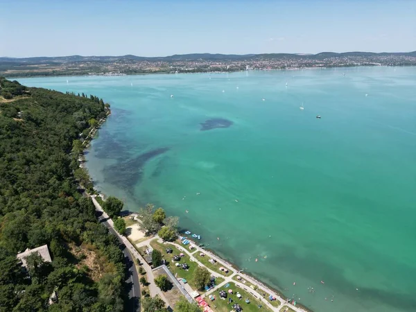 Αεροφωτογραφία Της Λίμνης Μπάλατον Και Του Δάσους Στην Ουγγαρία — Φωτογραφία Αρχείου