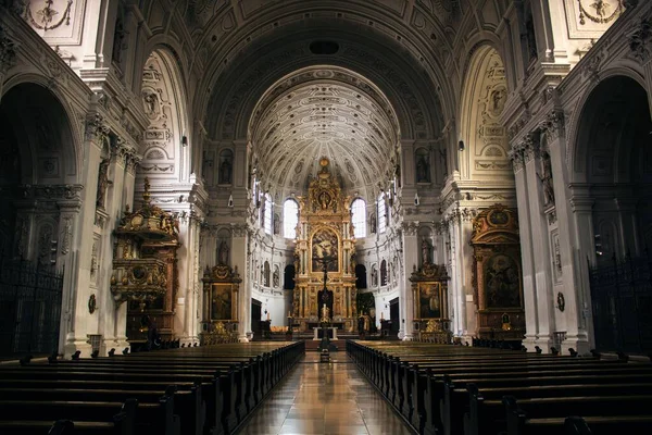 Het Altaar Het Met Goud Versierde Interieur Van Michaelskerk München — Stockfoto