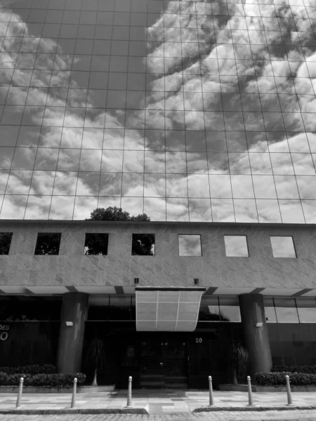 リオデジャネイロの黒と白の建物のファサード — ストック写真