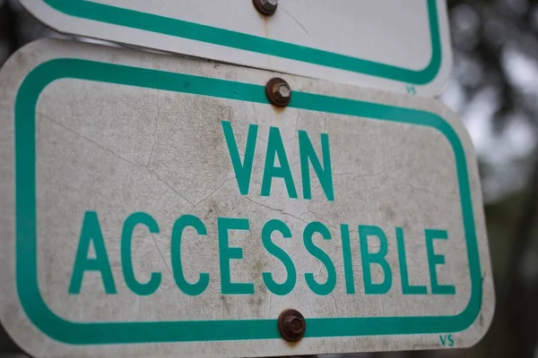 Großaufnahme Eines Schildes Mit Der Aufschrift Van Accessible — Stockfoto
