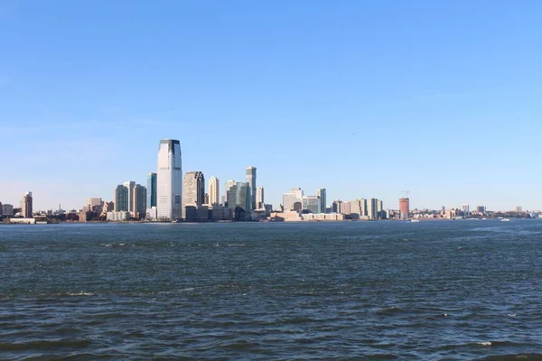 Vue Sur Mer Bleue Avec Jersey City Arrière Plan New — Photo