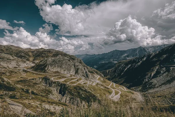 Een Landschap Van Prachtige Groene Gotthard Pass Bergpas Alpen — Stockfoto