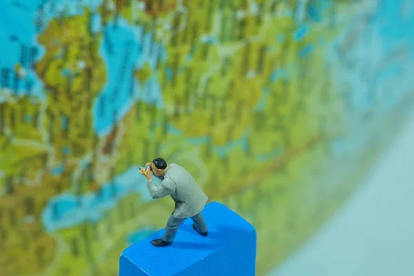 Photographer Takes Picture Globe Miniature Figures Scene — Stock Photo, Image