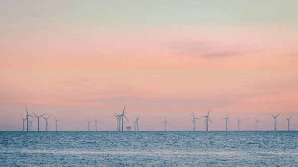 Ein Frühmorgendliches Bild Eines Offshore Windparks Mit Pastellfarbenem Himmel Vor — Stockfoto
