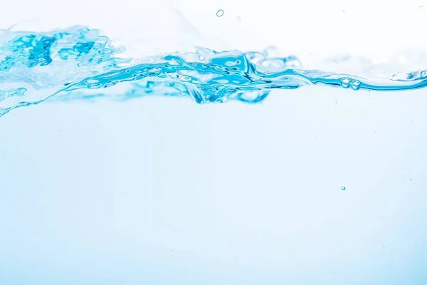 Superfície Das Ondas Água Azul Respingo Sobre Fundo Branco — Fotografia de Stock